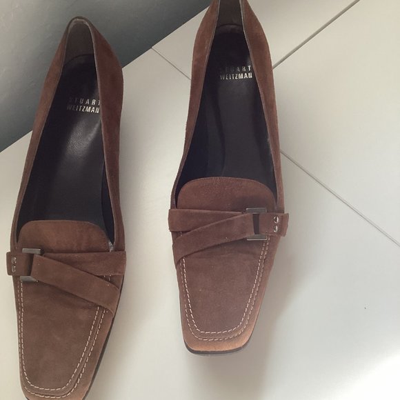 Stuart Weitzman women’s brown shoes. - Picture 2 of 4